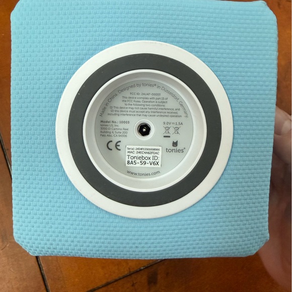 EUC Tonie Box 1.0 with 4 NIB Tonies! - Picture 4 of 5